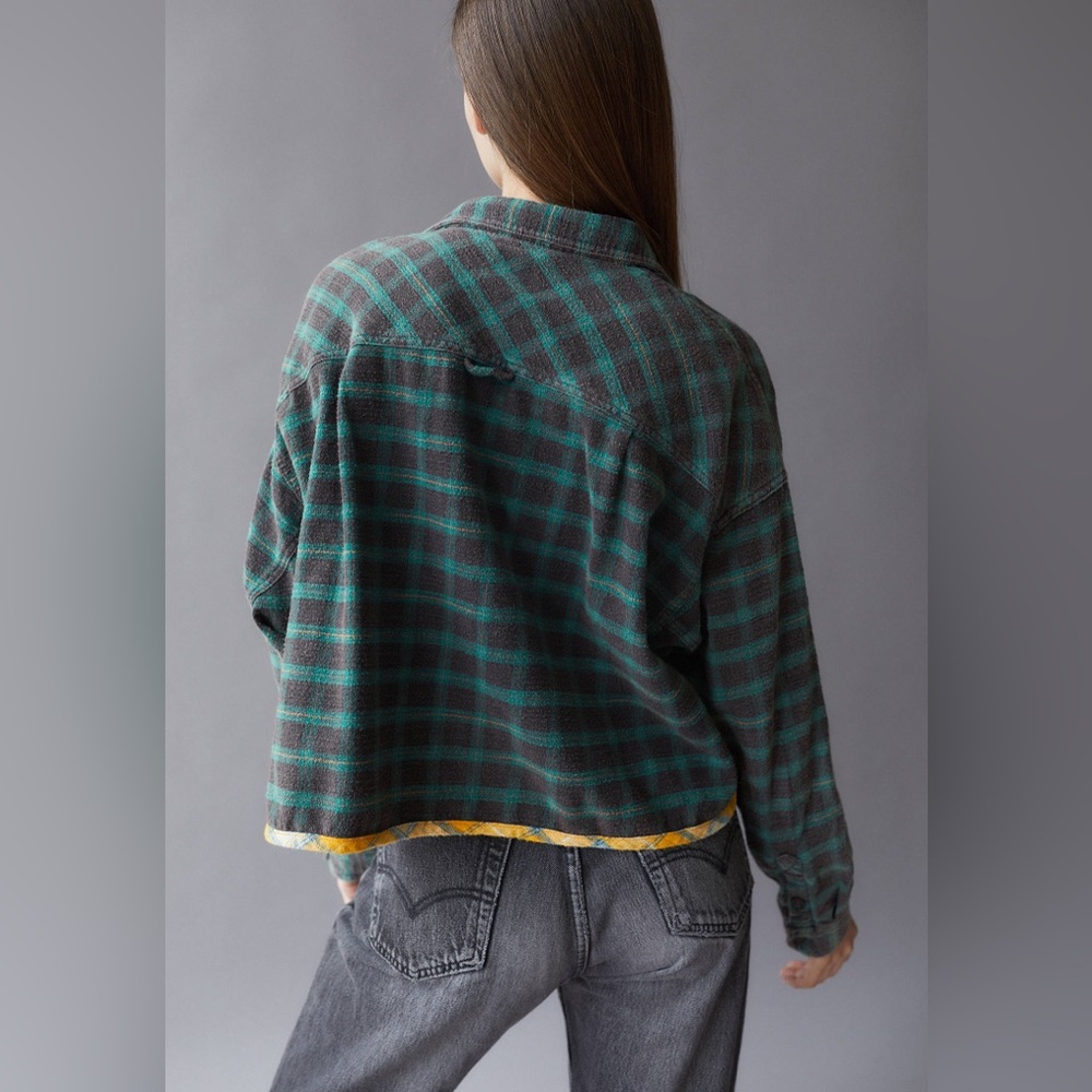 BDG Green and Black Plaid Cropped Shirt - Picture 9 of 10
